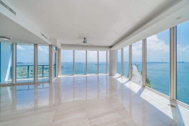 Foto del edificio - 601 NE 36th St