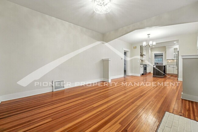 Foto del edificio - Spacious Home with Washer/Dryer and 2-Car ...