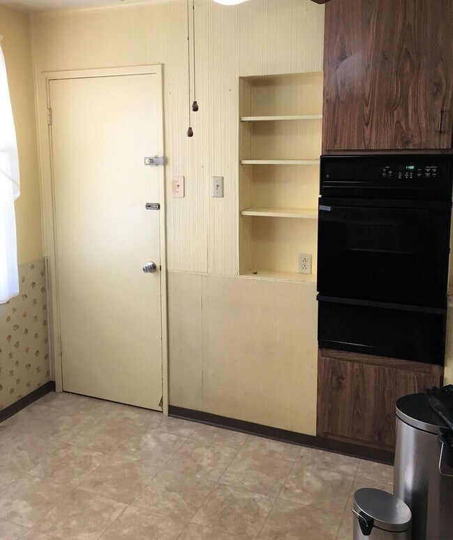 Building Photo - Charming brick home for rent with 3bd 2ba ...