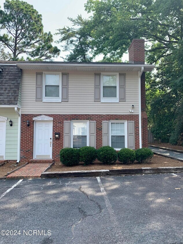 Primary Photo - 487 N Ashe St