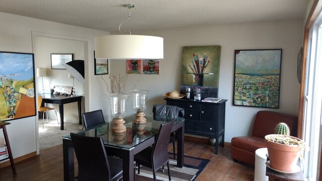 Building Photo - Nostalgic 3 bed/2.5 Bath house in North Bo...
