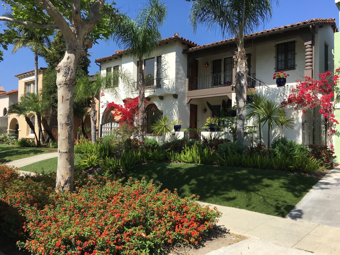 Foto principal - 1119 S Hayworth Ave