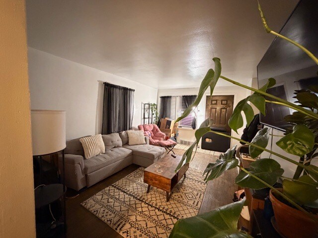 Foto del edificio - 708 Coulter Ave