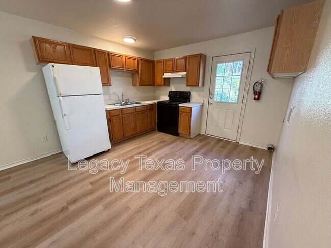 Building Photo - 701 Miracle Ln