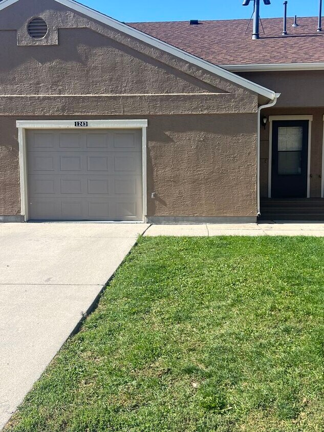 1243 Dakota Dr, Ellsworth Air Force Base, SD 57719 House Rental in