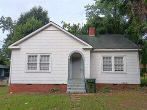 Building Photo - 446 Heustess St