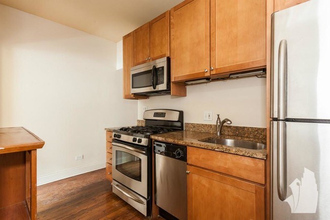 Building Photo - 744 West Addison-E1