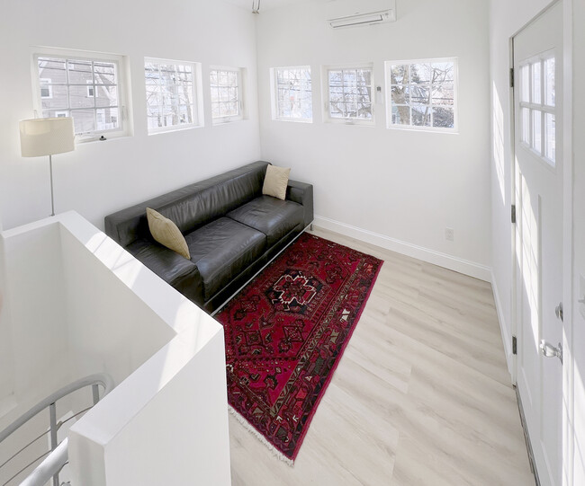 bed 1 - 29 Wachusett Ave