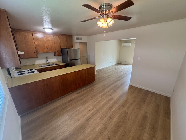 Foto del edificio - 2761 Larkspur Ln