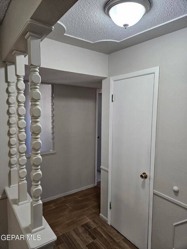 Foto del edificio - 10401 Kinross Ave