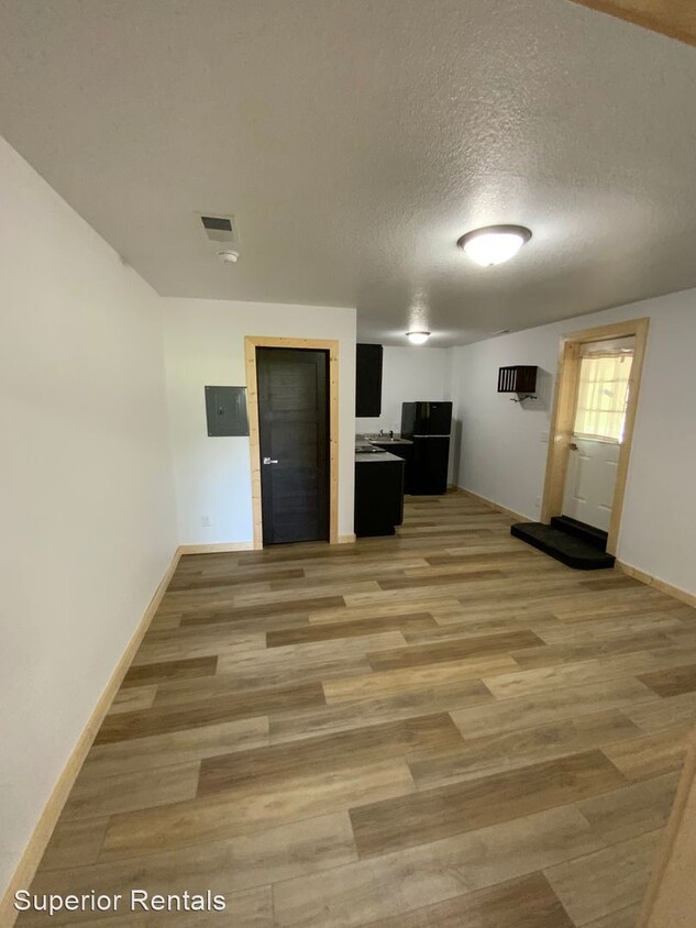 Foto principal - 907 S Broadway St