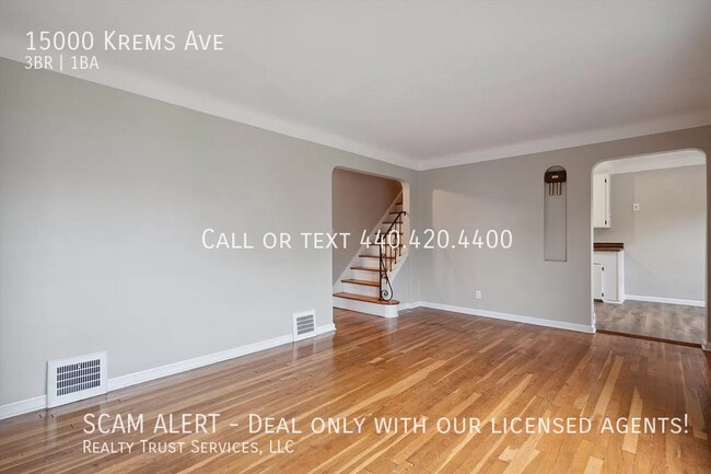 Building Photo - Cape cod Style home 3 Bedroom 1 Bath in th...