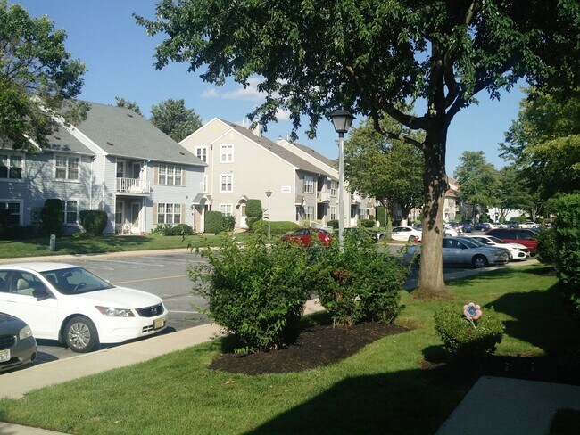 Building Photo - Bright & Updated 2-Bedroom Condo in Desirable Mount Laurel
