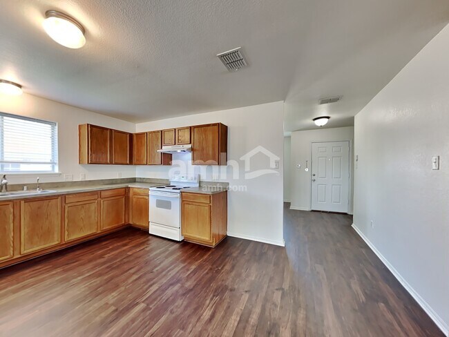 Building Photo - 617 Overton Dr
