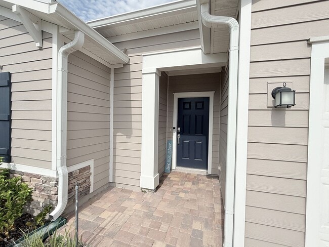 Building Photo - Like New Home In Highland Chase