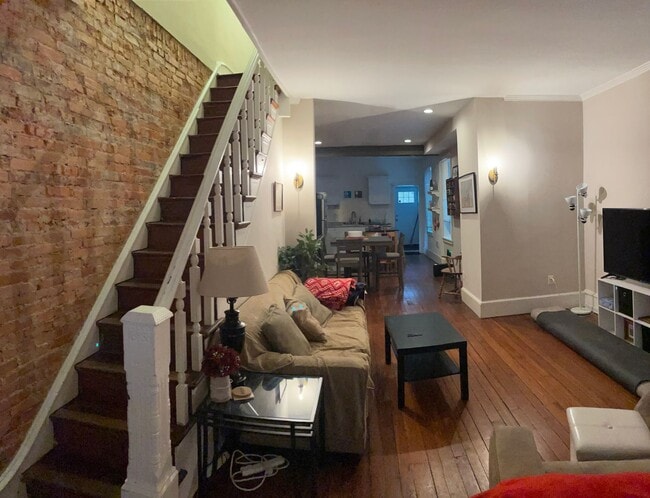 Building Photo - 408 S 43rd St
