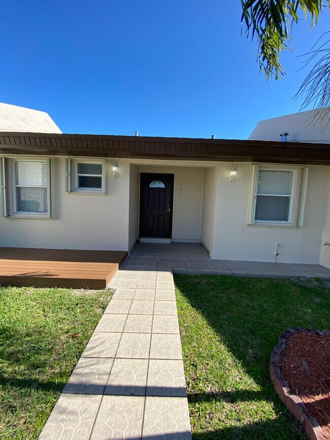 Entrance - 5407 SW 140th Ct