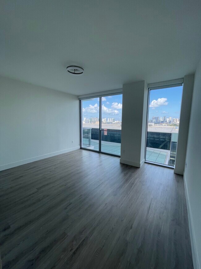 Foto del edificio - 1400 NW N River Dr