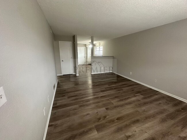 Foto del edificio - 302 W Montgomery St