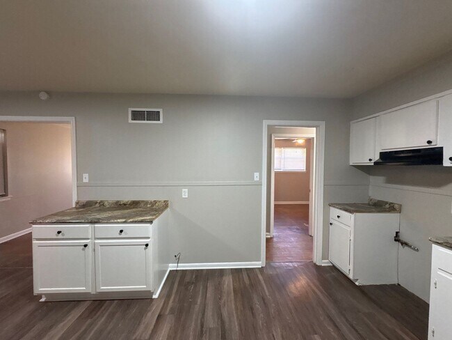 Foto del edificio - Newly Renovated Home In Frayser - Open To Section 8