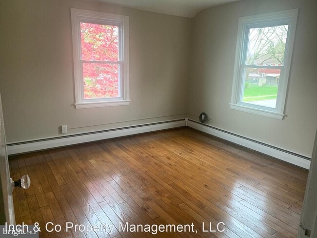 Building Photo - 3 br, 1 bath House - 999 Loucks Place