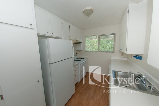 Building Photo - Nice layout to condo near Hwy 29 and Hwy 37