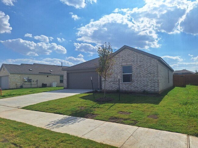 Foto del edificio - 15009 Bushwacker Wy