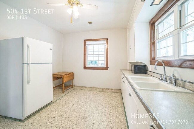 Building Photo - Precious 3 bed 1 bath Home