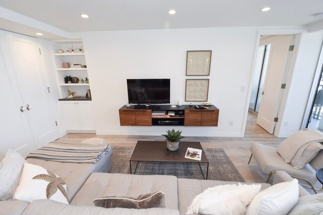 Foto del edificio - 1720 Avenida Del Mundo