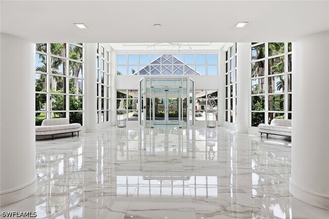 Foto del edificio - 8111 Bay Colony Dr