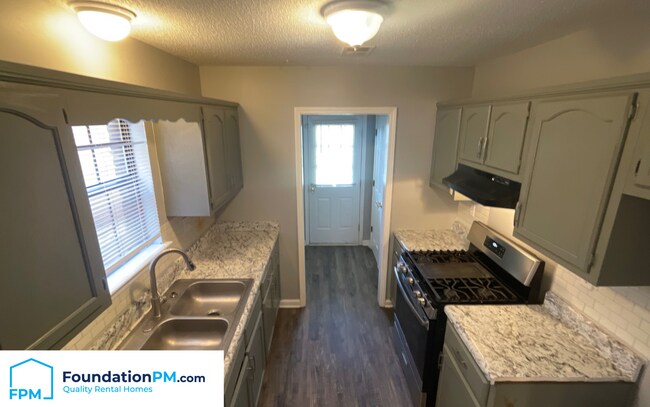 Foto del edificio - 3330 Edenshire Ln
