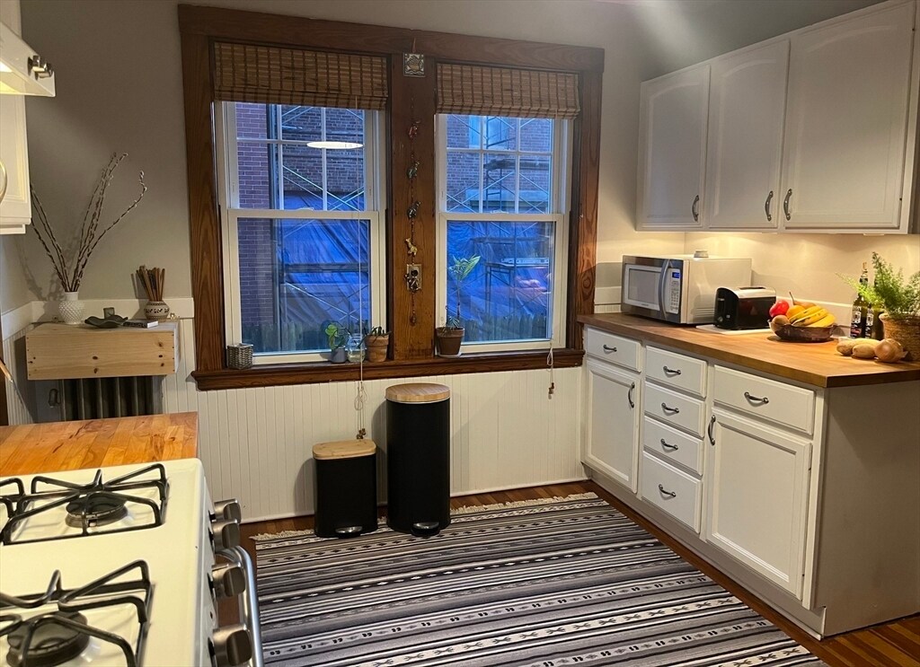 Primary Photo - 31 Davis Ave