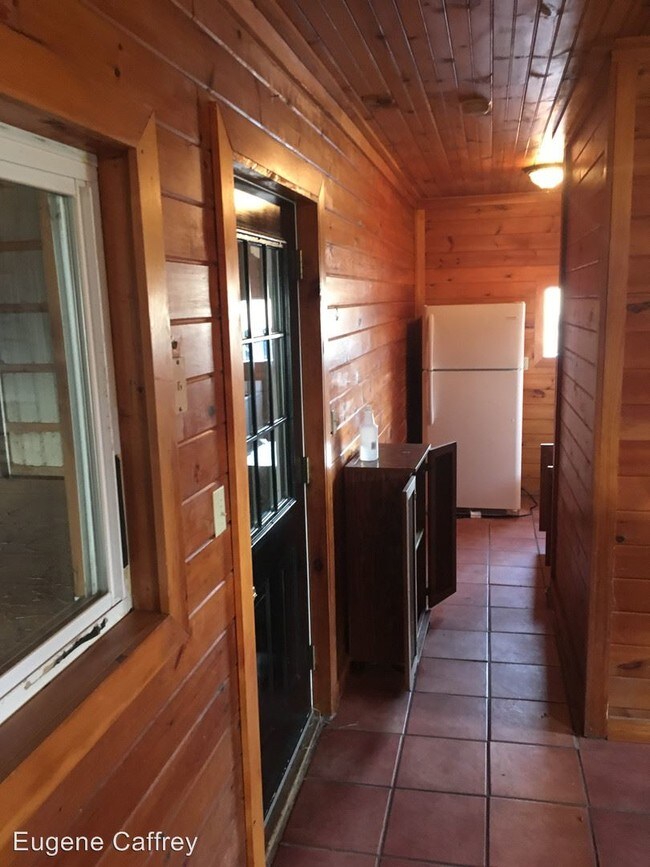 Building Photo - 1 br, 1 bath  - 70 Hamp Road 70 Hamp Rd