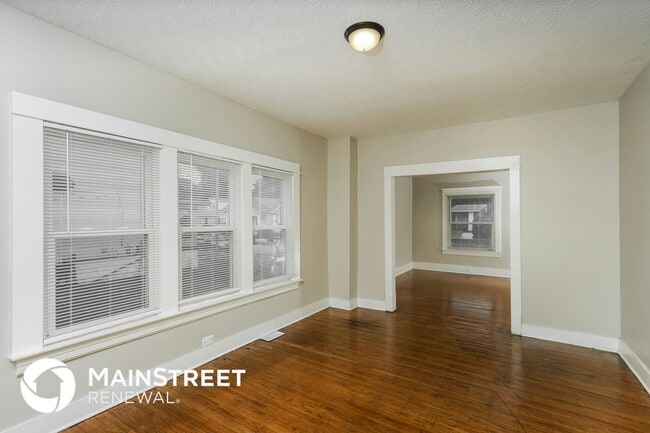 Building Photo - 1812 W Gaulbert Ave