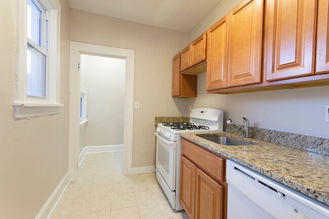 Kitchen - 300 E 32nd St