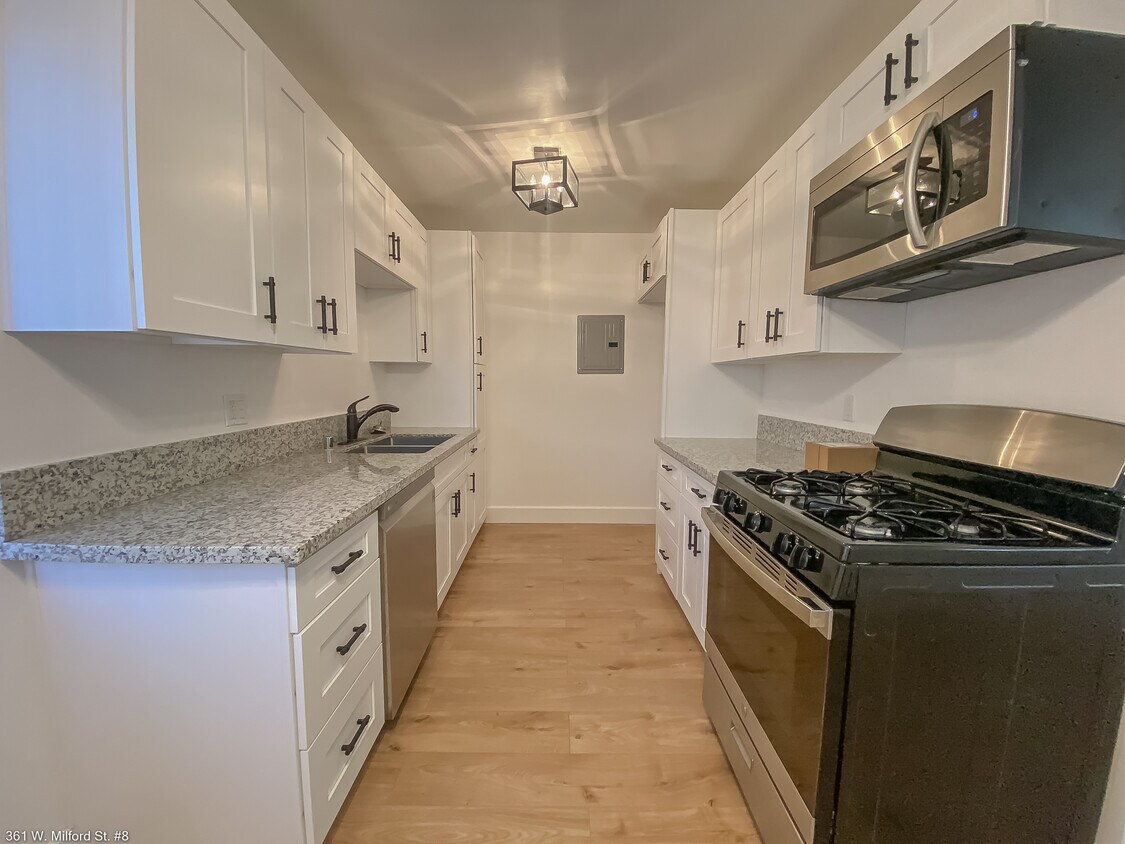 Foto principal - 361 Milford St