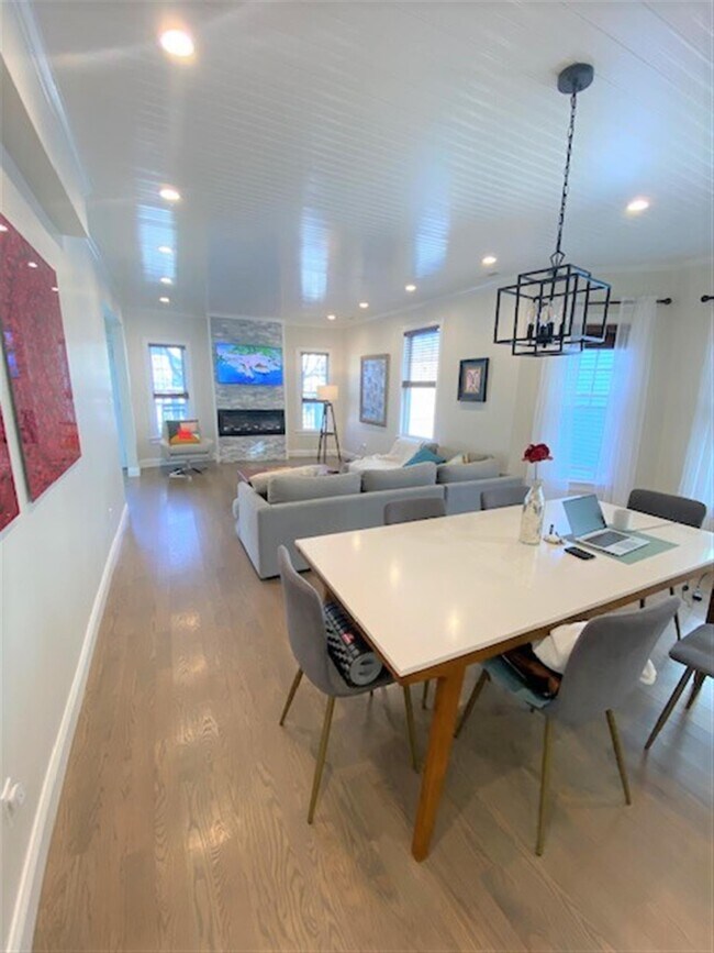 18 Laurel St Unit 1, Arlington, MA 02476 Condo for Rent in Arlington, MA