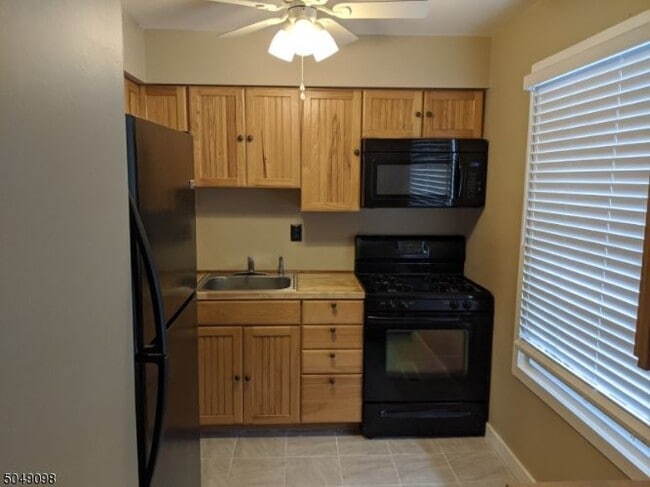 Building Photo - 267 Riva Dr
