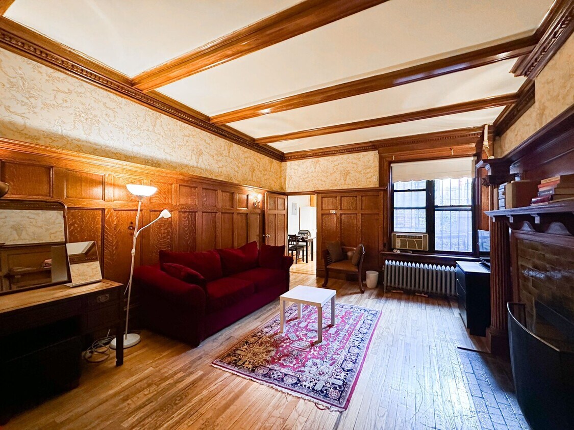 Primary Photo - HUGE 1 Bedroom with PRIVATE GARDEN!!!!