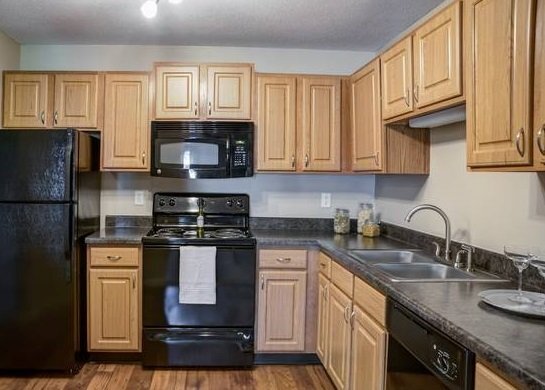 Building Photo - Enormous - 860sf, Close to West End, Excep...