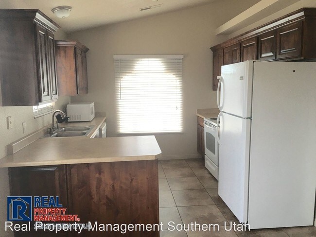 Foto del edificio - 3 br, 2 bath House - 2558 E 700 N