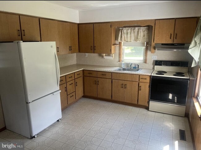 Building Photo - 384 Valley Ave