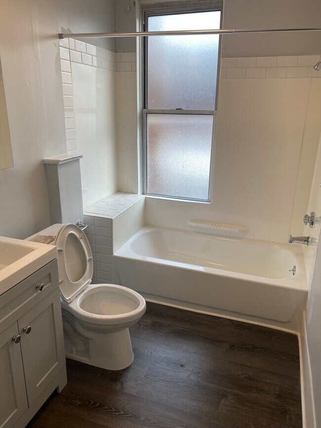 Foto del edificio - 4609 Friendship Ave