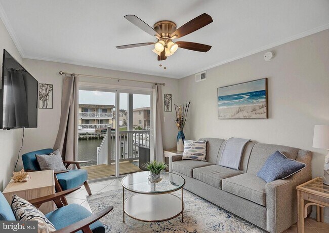 Foto del edificio - 121 Newport Bay Dr