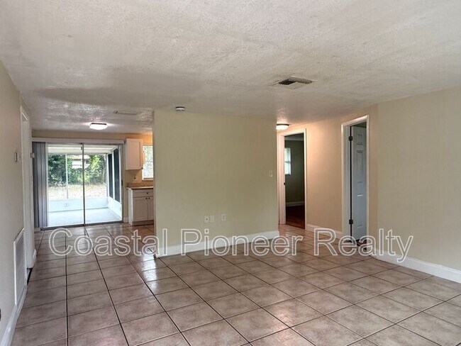 Building Photo - 7908 Butler Ave