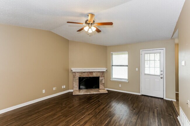 Foto del edificio - 306 Freedom Ln