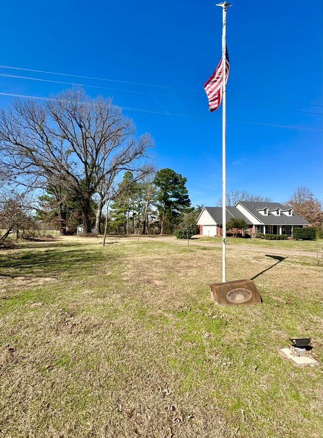 Foto del edificio - Almost Ready! 3/2/2 On 1 Acre in Brownsboro!