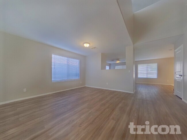 Building Photo - 11218 W Elm Ln