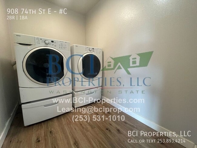 Building Photo - Spacious 2 bedroom apartment ready for mov...