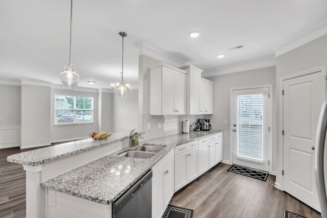 Foto del edificio - 351 Intrepid Ct